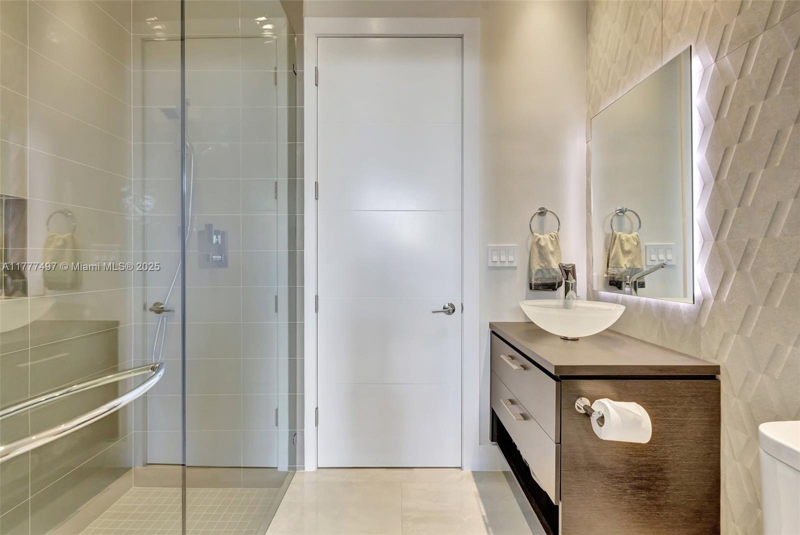 907 Diplomat Pkwy Hallandale Beach, FL 33009 907 Diplomat Pkwy Hallandale Beach, FL 33009