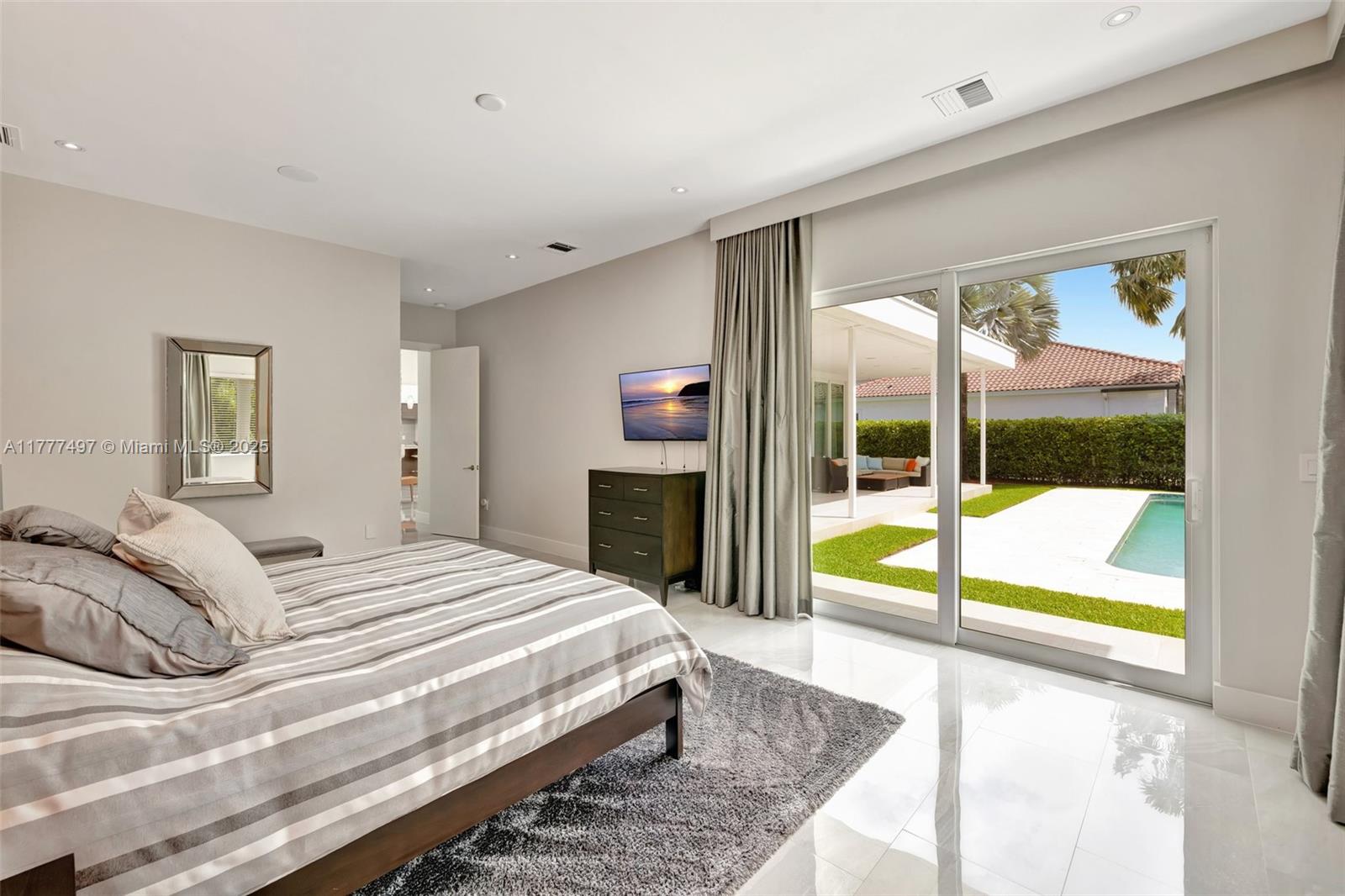 907 Diplomat Pkwy Hallandale Beach, FL 33009 907 Diplomat Pkwy Hallandale Beach, FL 33009