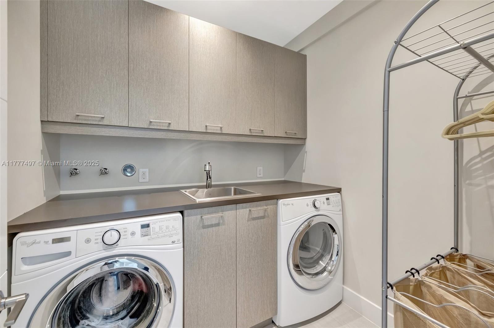 907 Diplomat Pkwy Hallandale Beach, FL 33009 907 Diplomat Pkwy Hallandale Beach, FL 33009