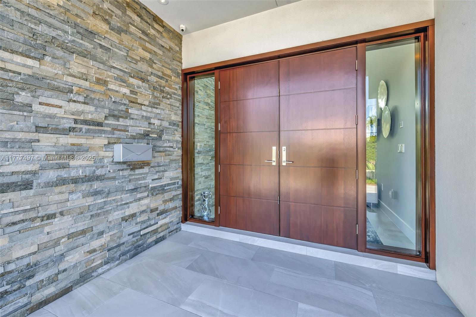 907 Diplomat Pkwy Hallandale Beach, FL 33009 907 Diplomat Pkwy Hallandale Beach, FL 33009