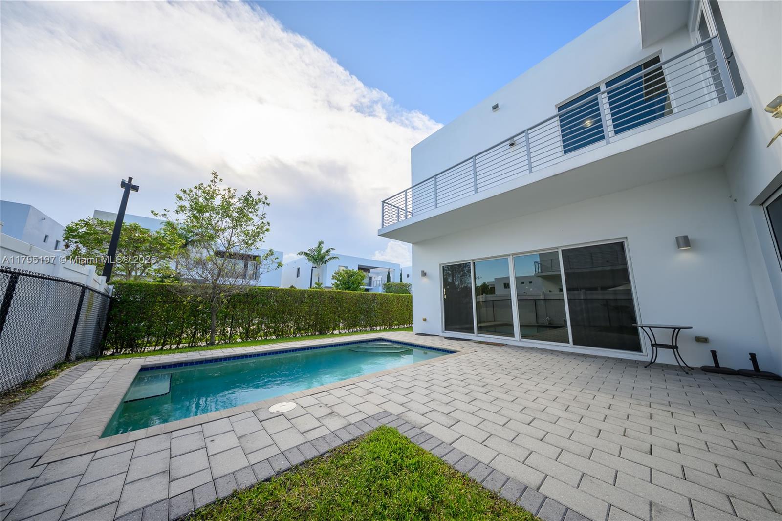 10126 NW 76th Ter Doral, FL 33178