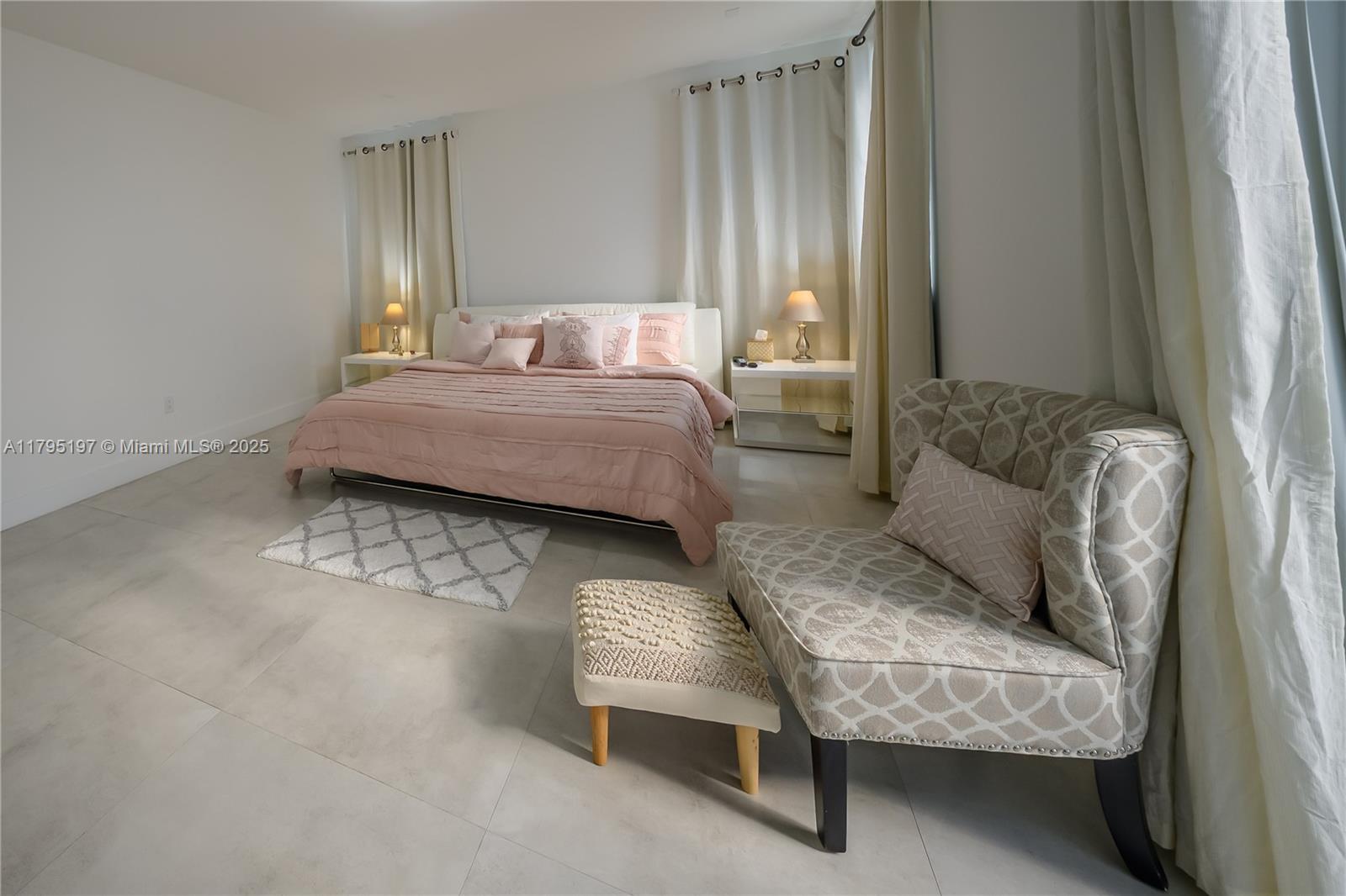 10126 NW 76th Ter Doral, FL 33178