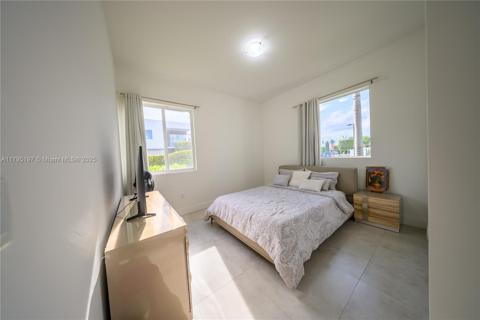 10126 NW 76th Ter Doral, FL 33178