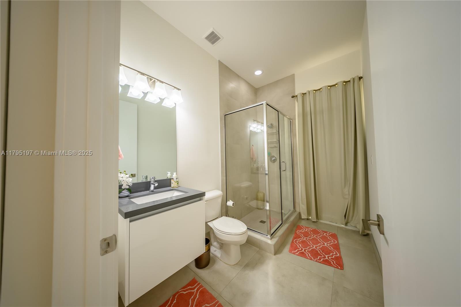 10126 NW 76th Ter Doral, FL 33178