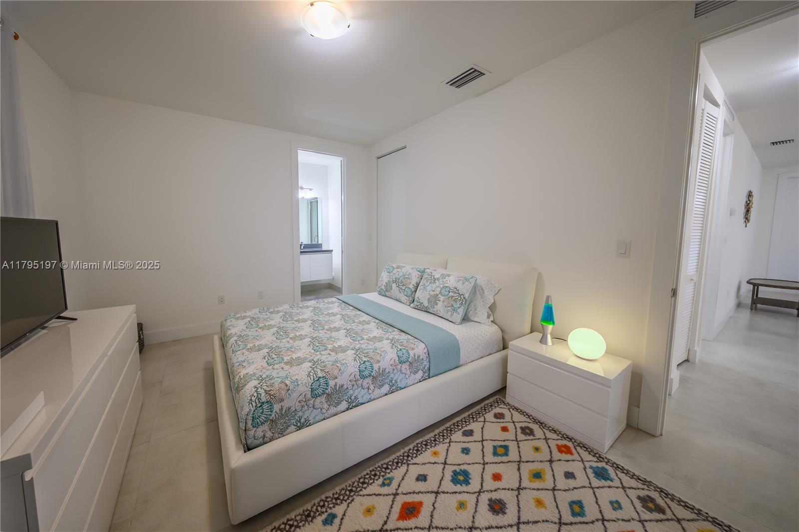 10126 NW 76th Ter Doral, FL 33178