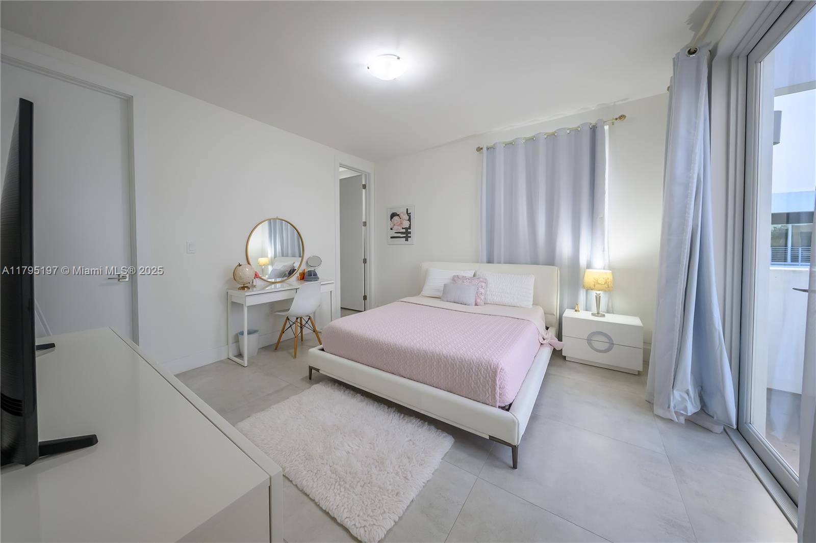 10126 NW 76th Ter Doral, FL 33178