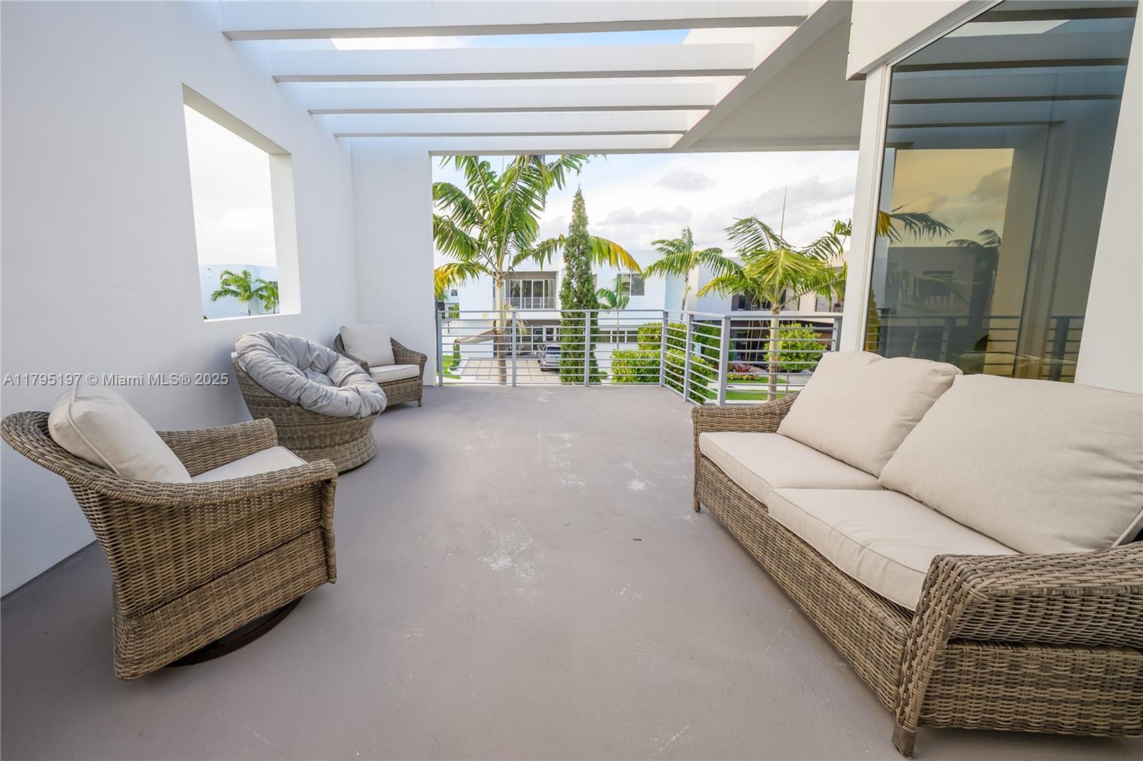 10126 NW 76th Ter Doral, FL 33178