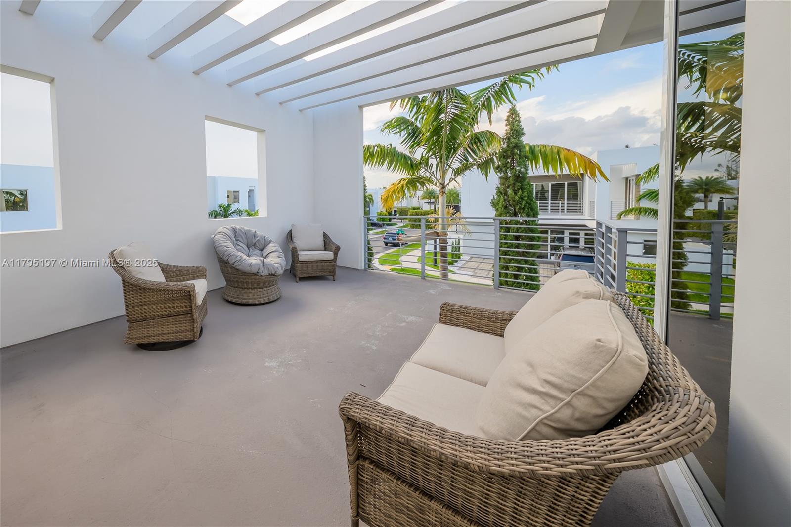 10126 NW 76th Ter Doral, FL 33178