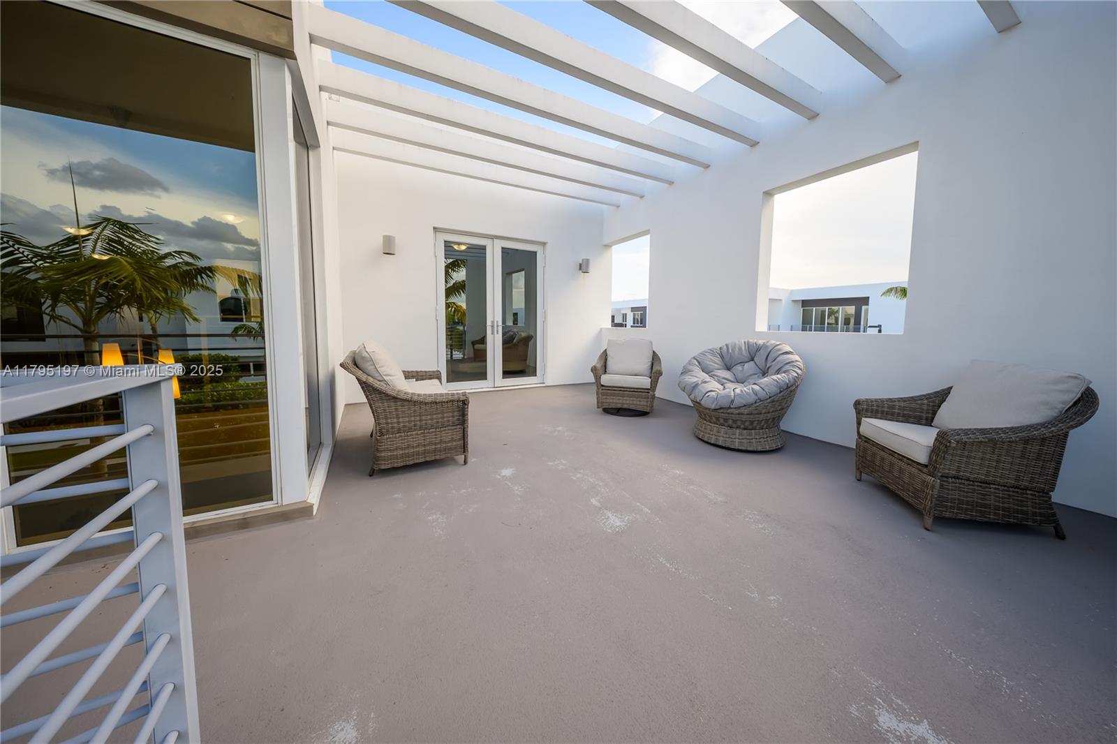 10126 NW 76th Ter Doral, FL 33178