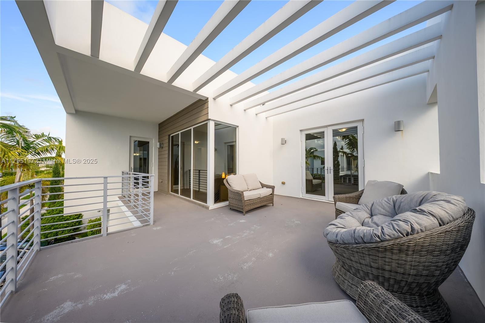 10126 NW 76th Ter Doral, FL 33178