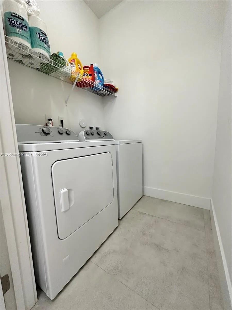 10126 NW 76th Ter Doral, FL 33178