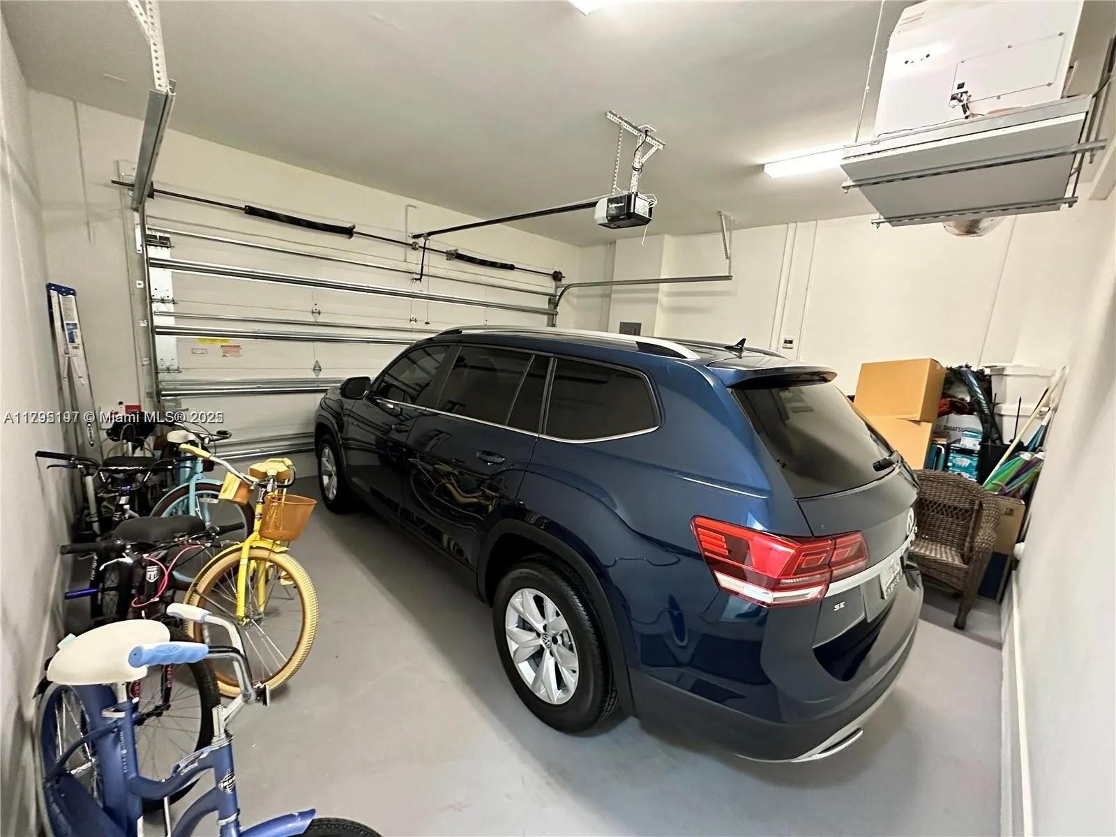 10126 NW 76th Ter Doral, FL 33178