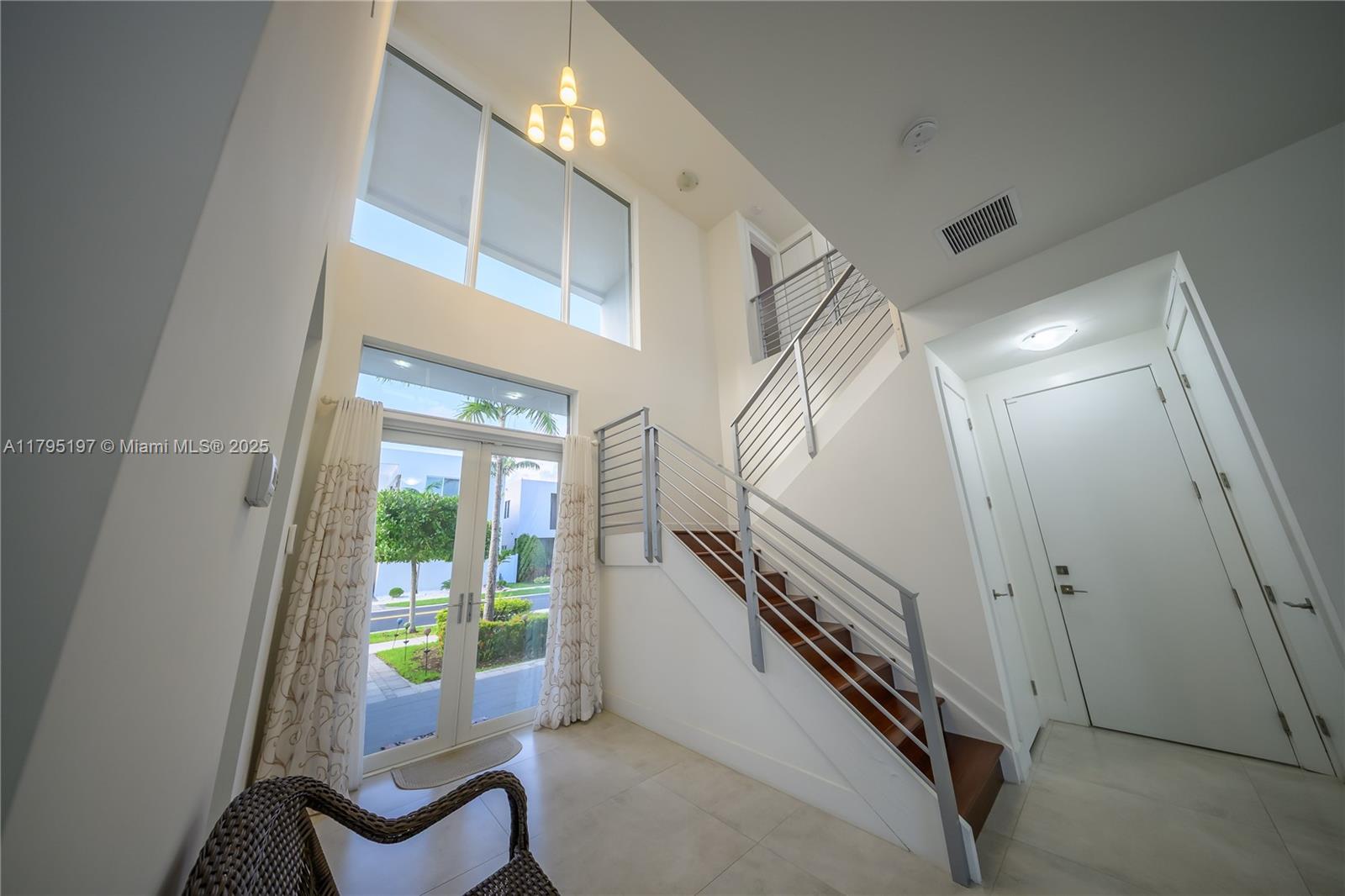 10126 NW 76th Ter Doral, FL 33178