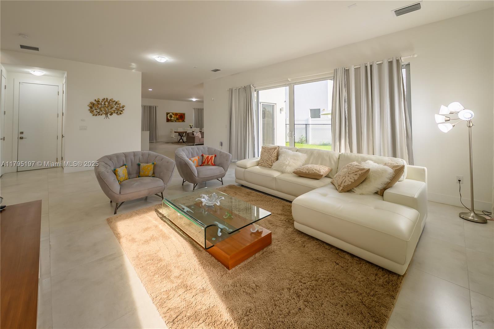 10126 NW 76th Ter Doral, FL 33178