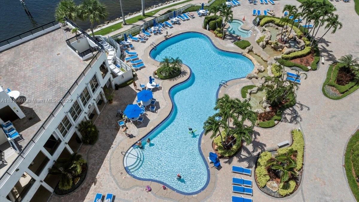 19195 NE 36th Ct #2004 Aventura, FL 33180