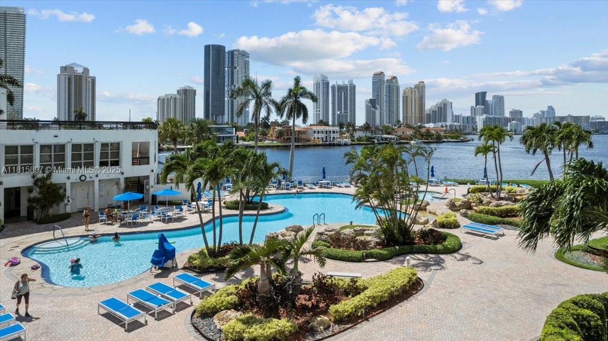 19195 NE 36th Ct #2004 Aventura, FL 33180