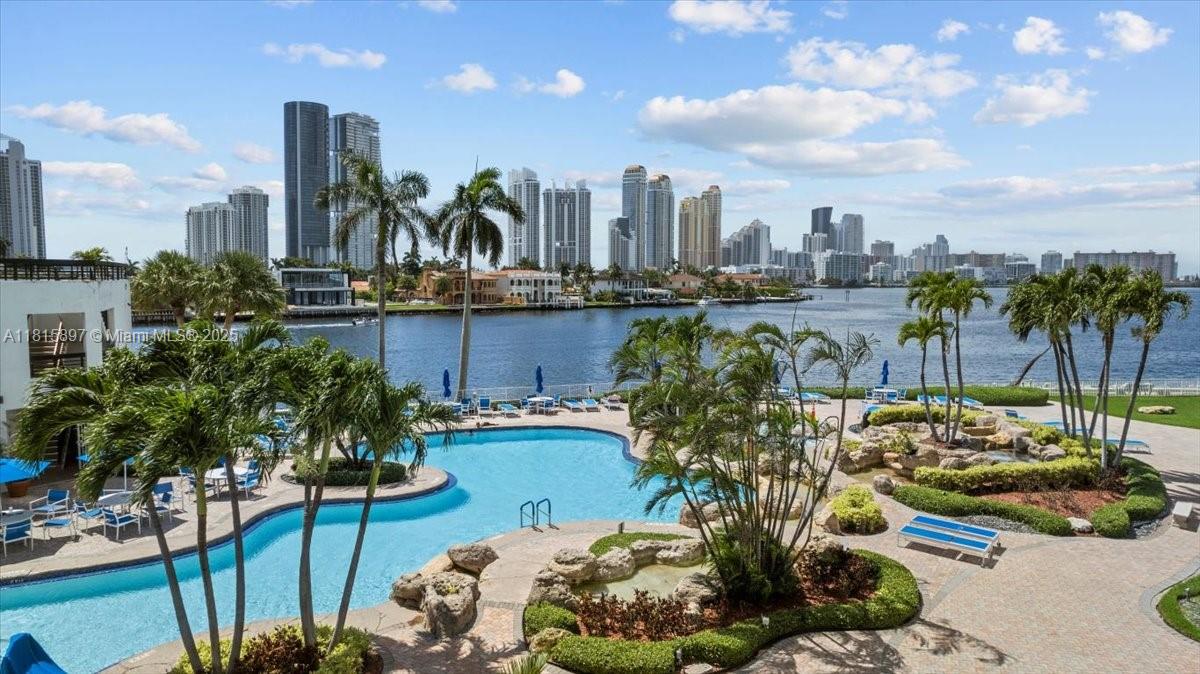 19195 NE 36th Ct #2004 Aventura, FL 33180