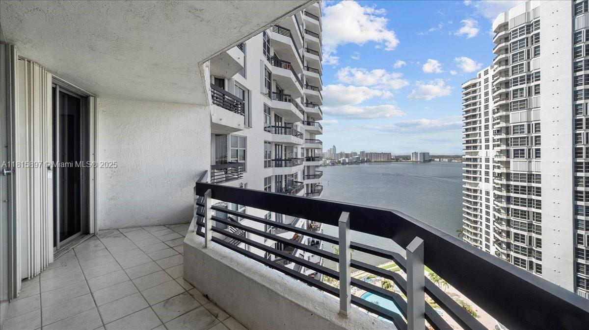 19195 NE 36th Ct #2004 Aventura, FL 33180