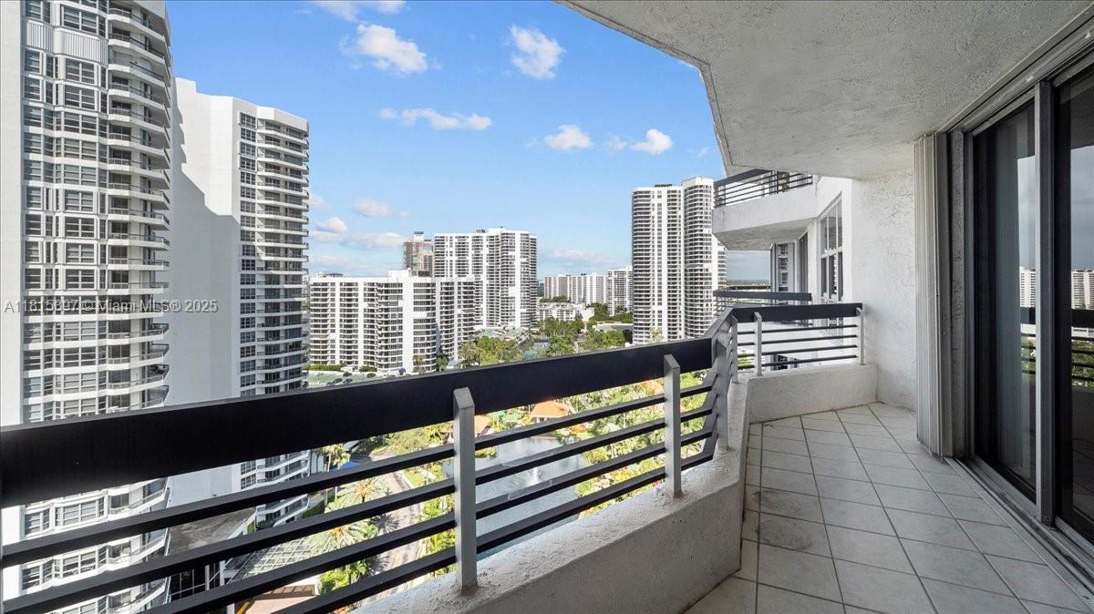 19195 NE 36th Ct #2004 Aventura, FL 33180