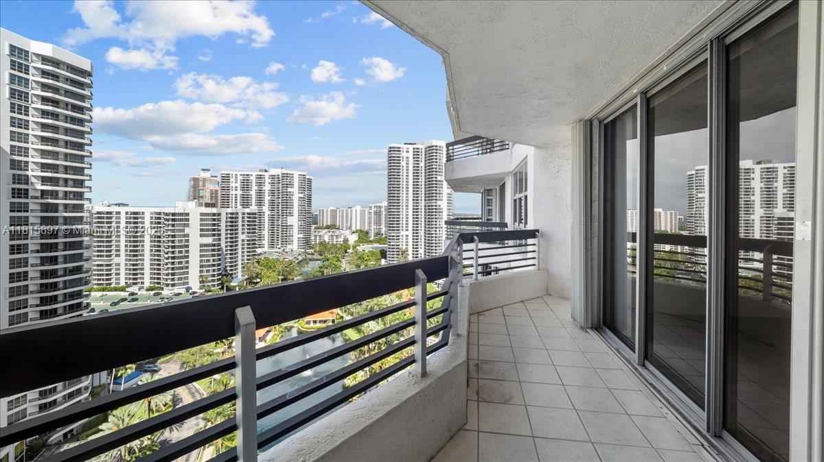 19195 NE 36th Ct #2004 Aventura, FL 33180