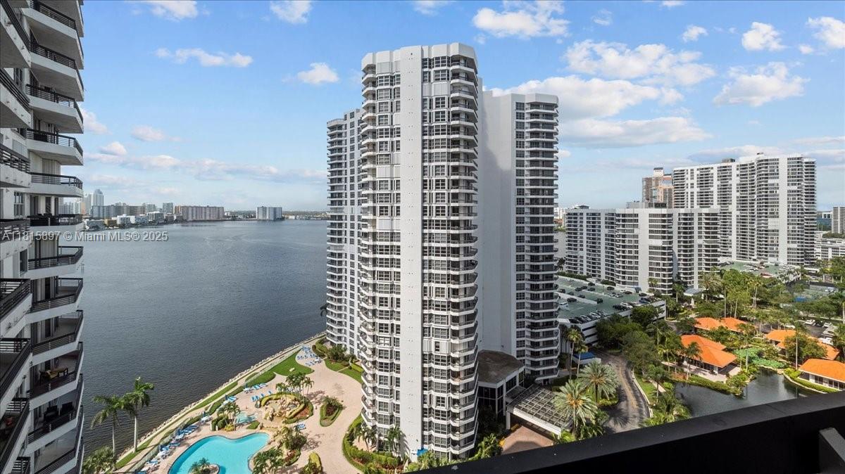 19195 NE 36th Ct #2004 Aventura, FL 33180