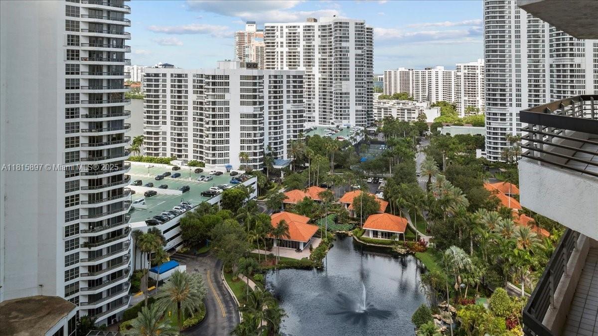 19195 NE 36th Ct #2004 Aventura, FL 33180