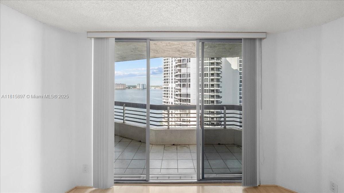 19195 NE 36th Ct #2004 Aventura, FL 33180