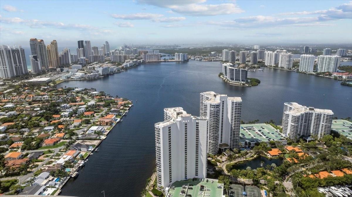 19195 NE 36th Ct #2004 Aventura, FL 33180