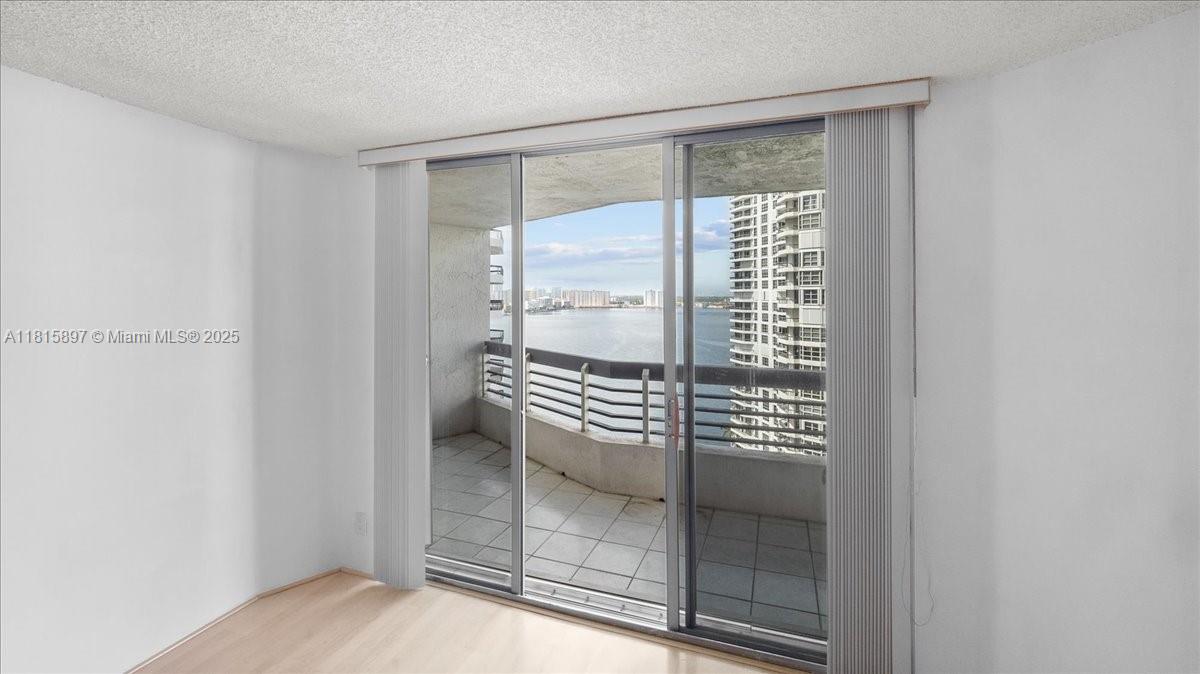 19195 NE 36th Ct #2004 Aventura, FL 33180