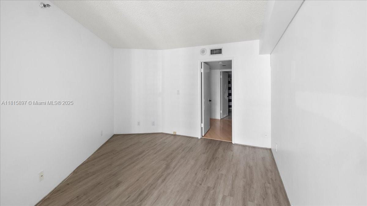 19195 NE 36th Ct #2004 Aventura, FL 33180