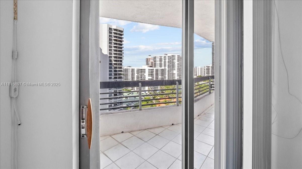 19195 NE 36th Ct #2004 Aventura, FL 33180