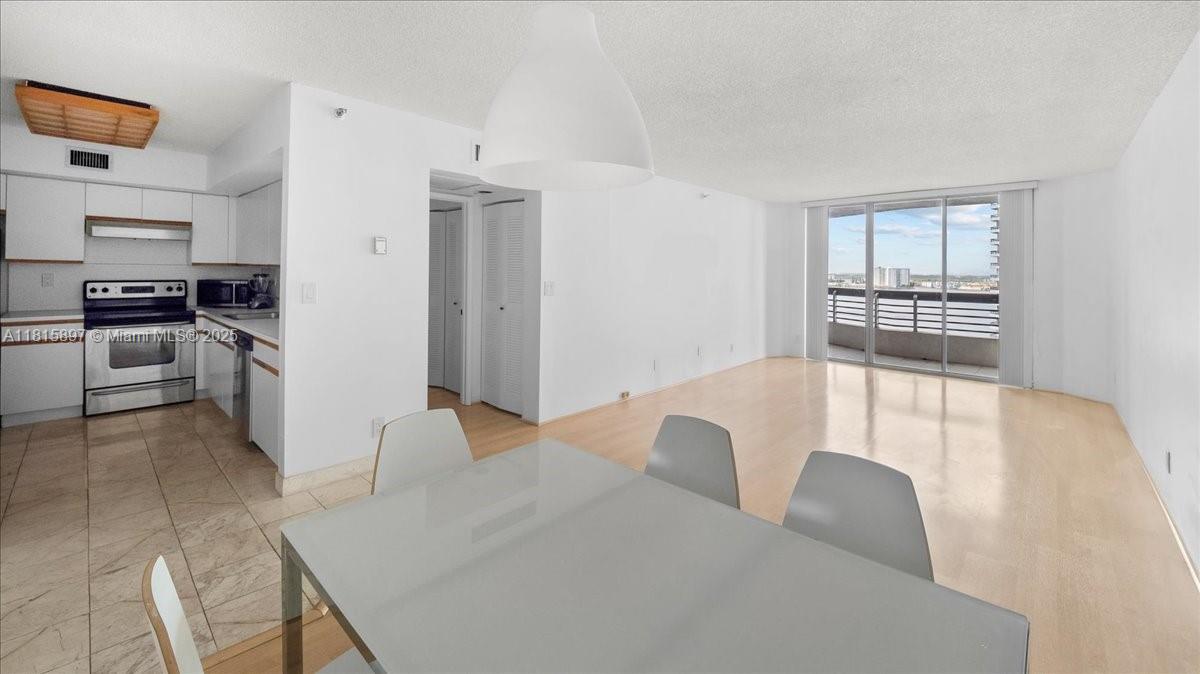 19195 NE 36th Ct #2004 Aventura, FL 33180