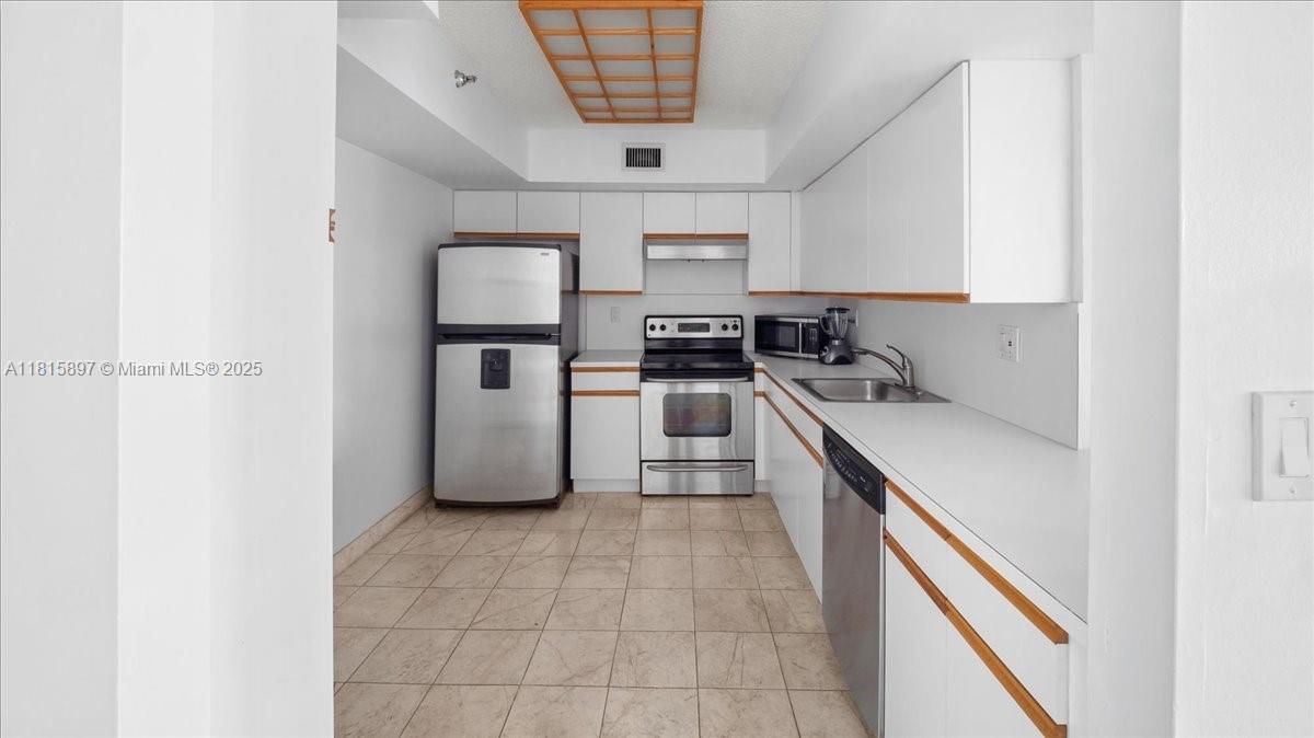 19195 NE 36th Ct #2004 Aventura, FL 33180