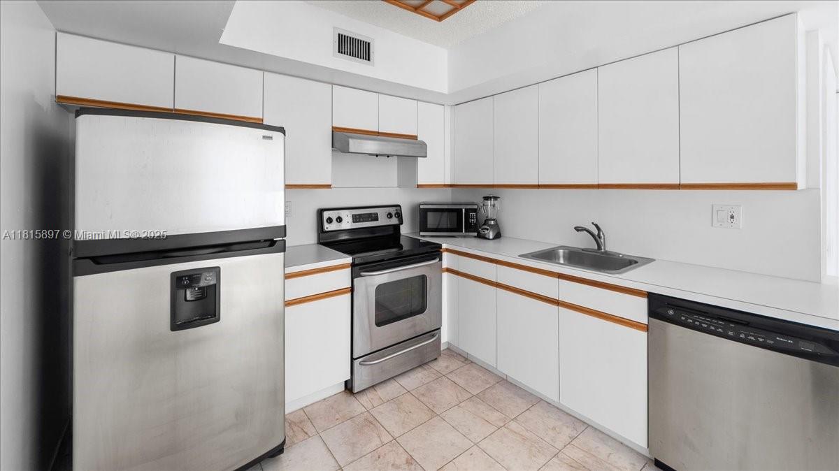 19195 NE 36th Ct #2004 Aventura, FL 33180