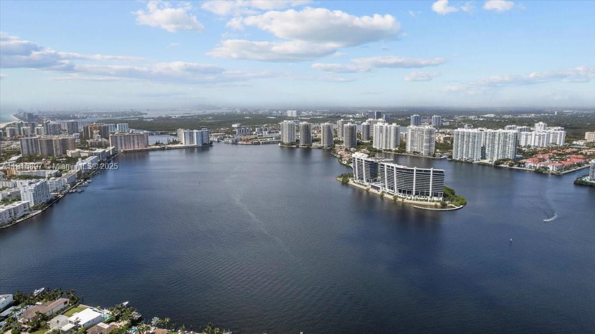 19195 NE 36th Ct #2004 Aventura, FL 33180