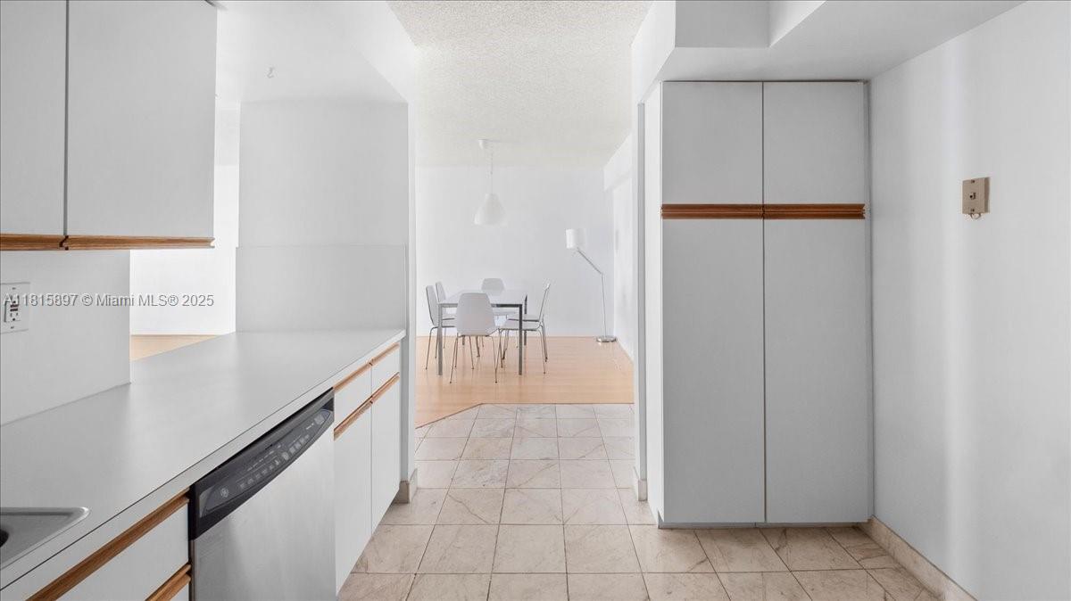 19195 NE 36th Ct #2004 Aventura, FL 33180