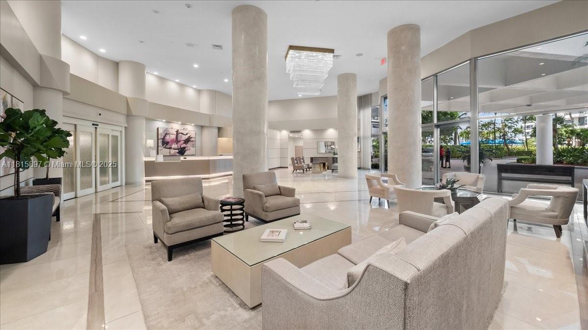 19195 NE 36th Ct #2004 Aventura, FL 33180