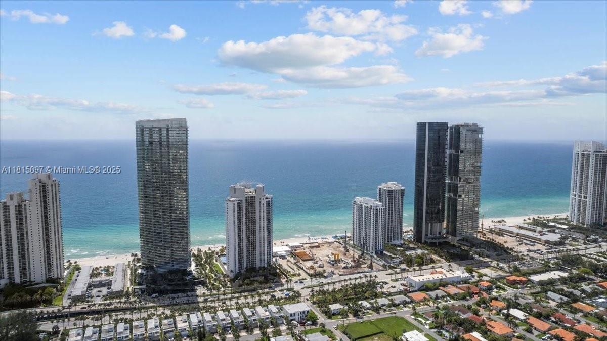 19195 NE 36th Ct #2004 Aventura, FL 33180