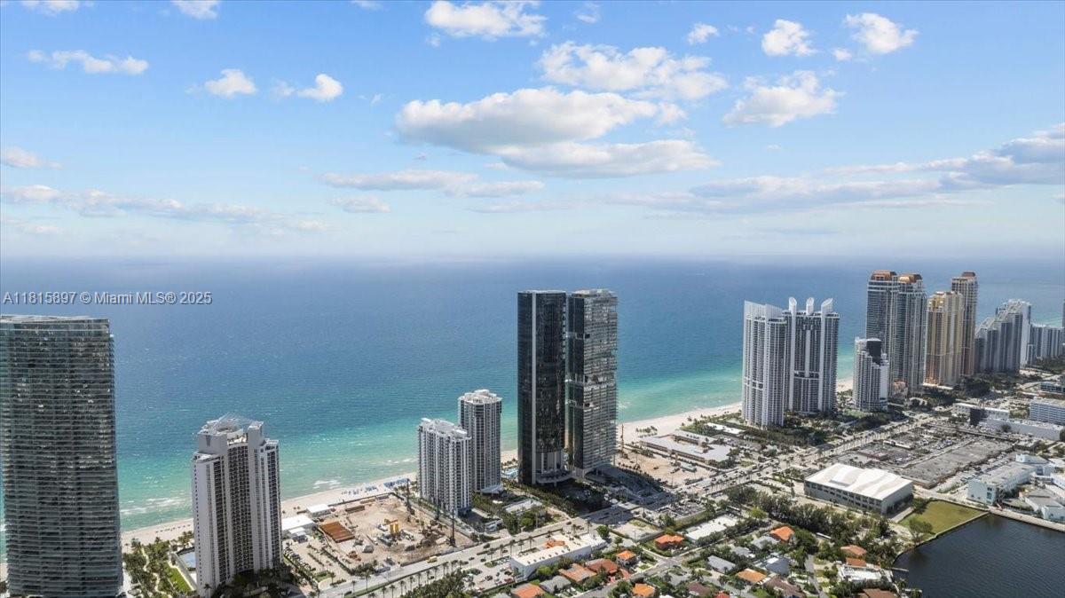 19195 NE 36th Ct #2004 Aventura, FL 33180