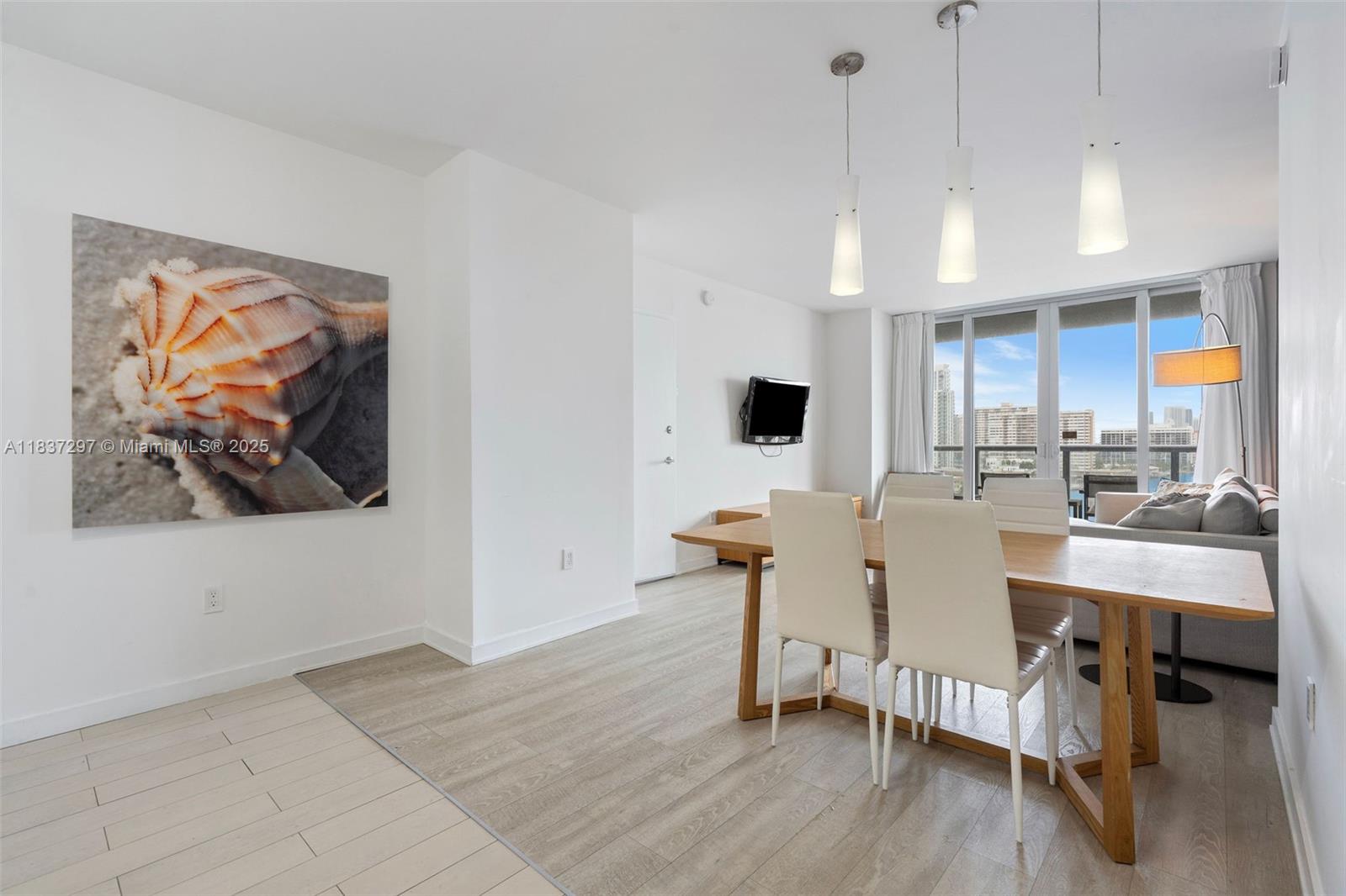 image Beachwalk Condominium10