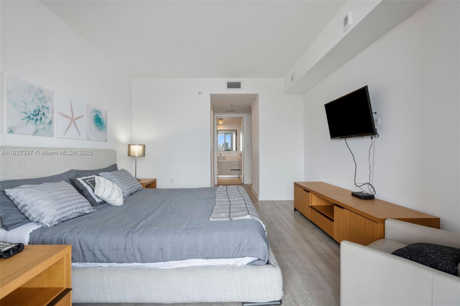 image Beachwalk Condominium20