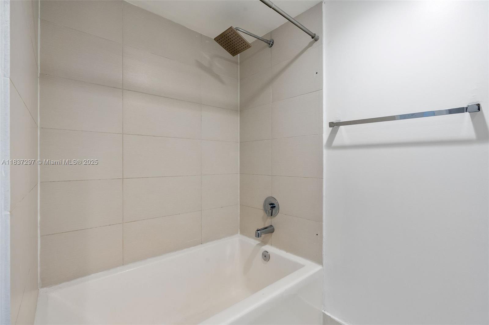 image Beachwalk Condominium23