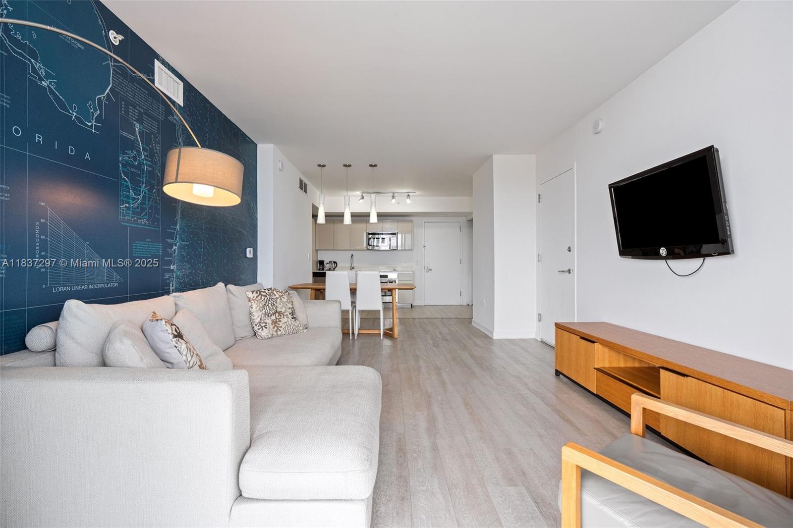 image Beachwalk Condominium3