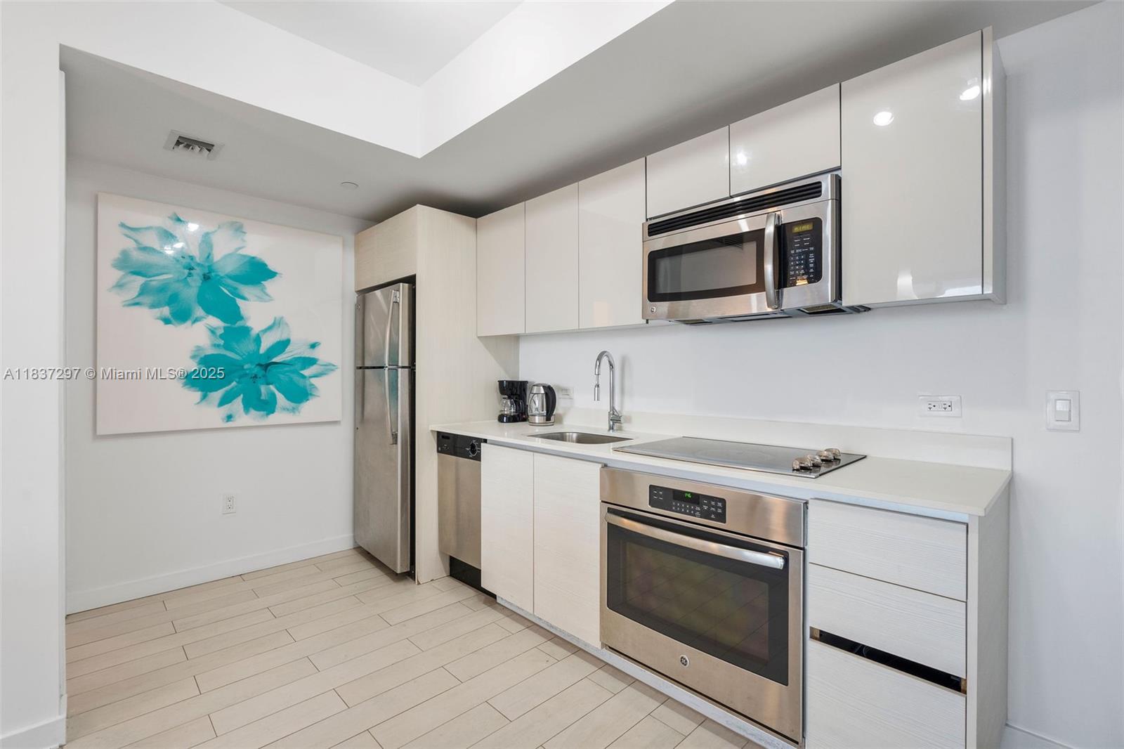 image Beachwalk Condominium6