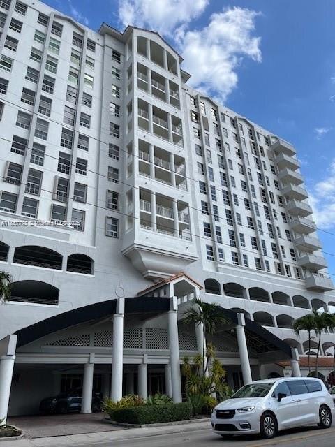 2351 Douglas Rd #702