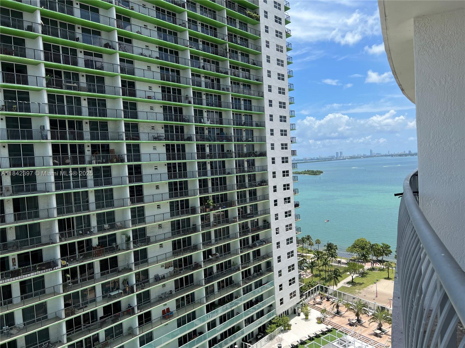 1750 N Bayshore Dr #2111
