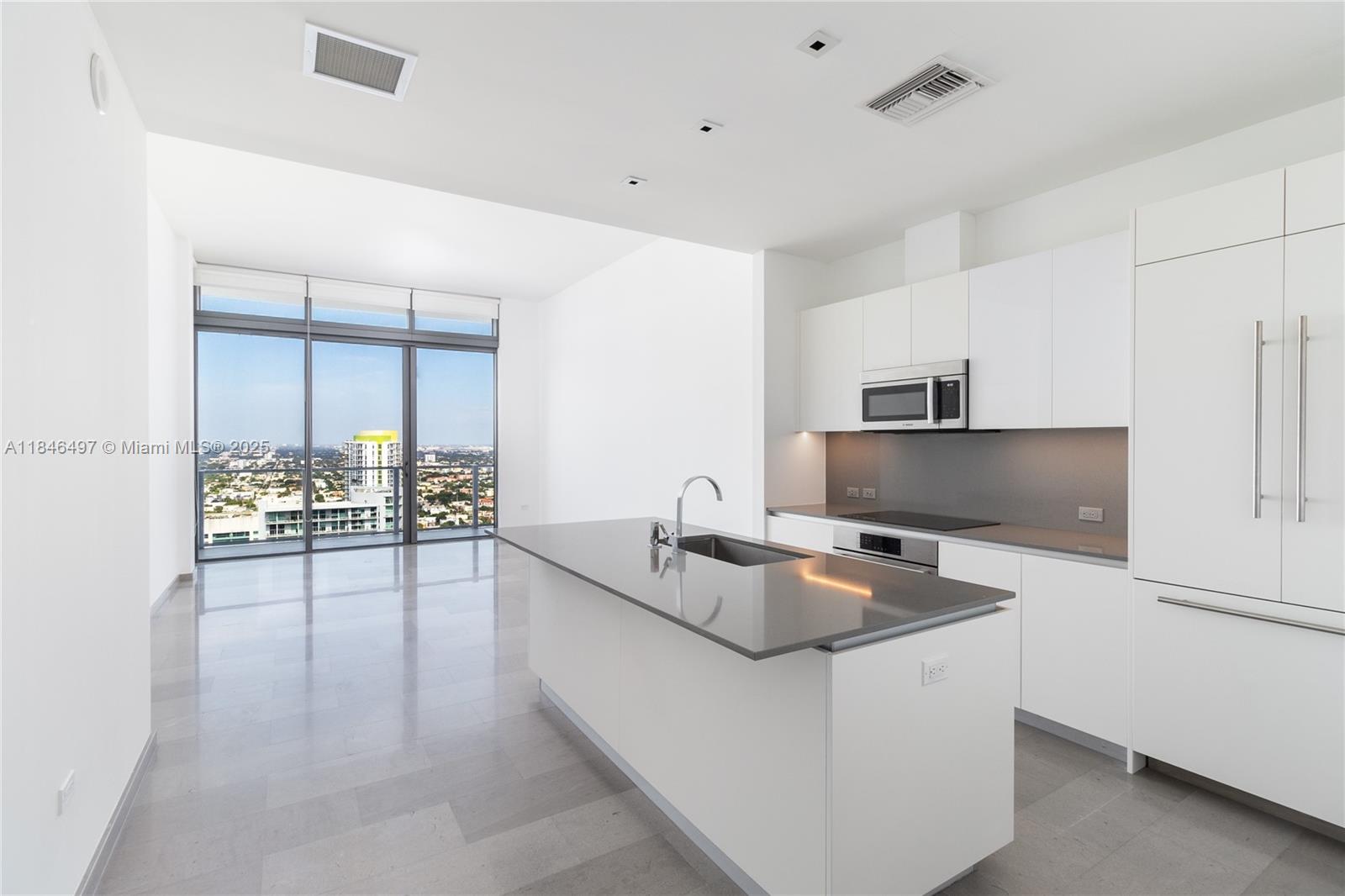 68 SE 6th St #4006