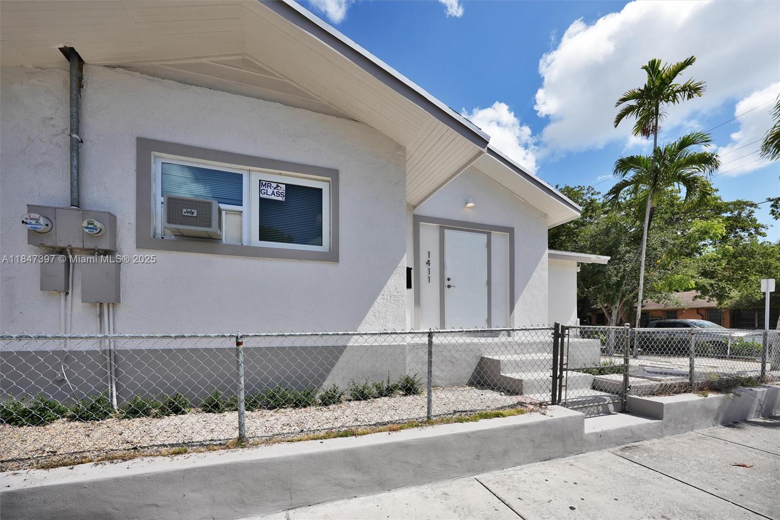 1411 SW 3rd Rd St #1