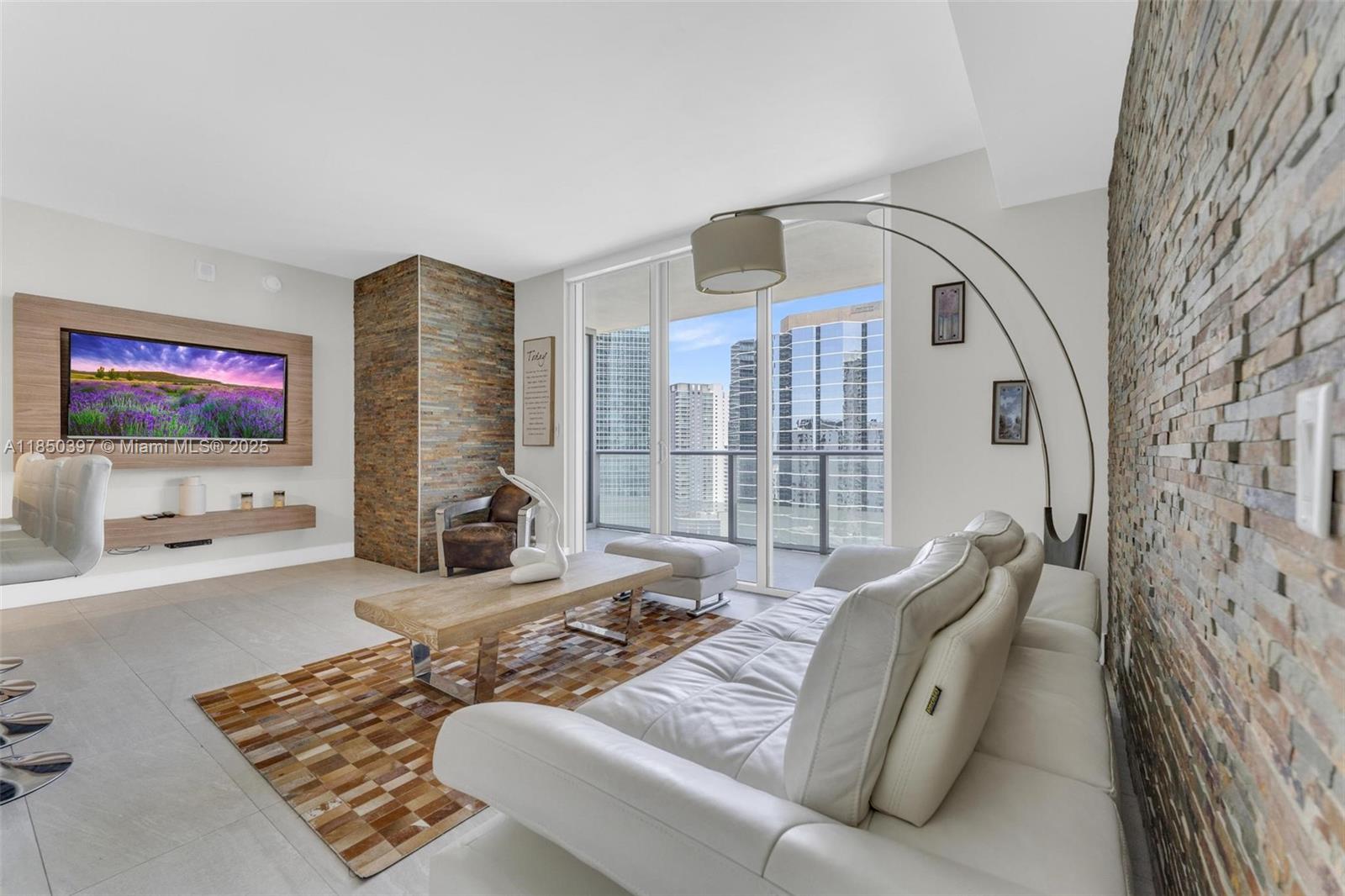 1300 Brickell Bay Dr #2511