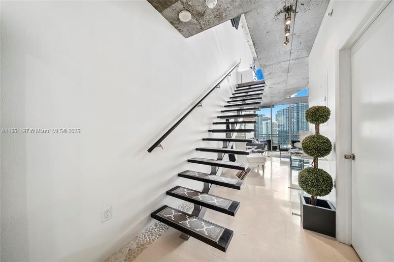 image 01413812207507